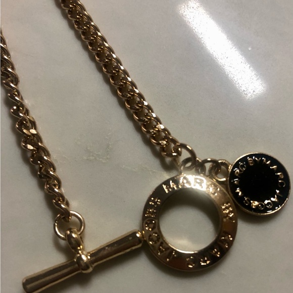 designer MARC JACOBS gold w/ black logo disc toggle closure chain bracelet - Picture 2 of 2